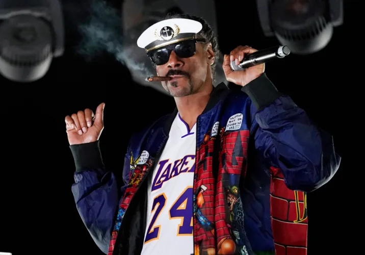 Snoop Dogg brings the VMAs back to Los Angeles as host for Sept. 27 show